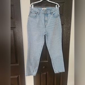 NWOT Abercrombie & Fitch 32S Curve Love Ultra High Rise 90s Straight Jean